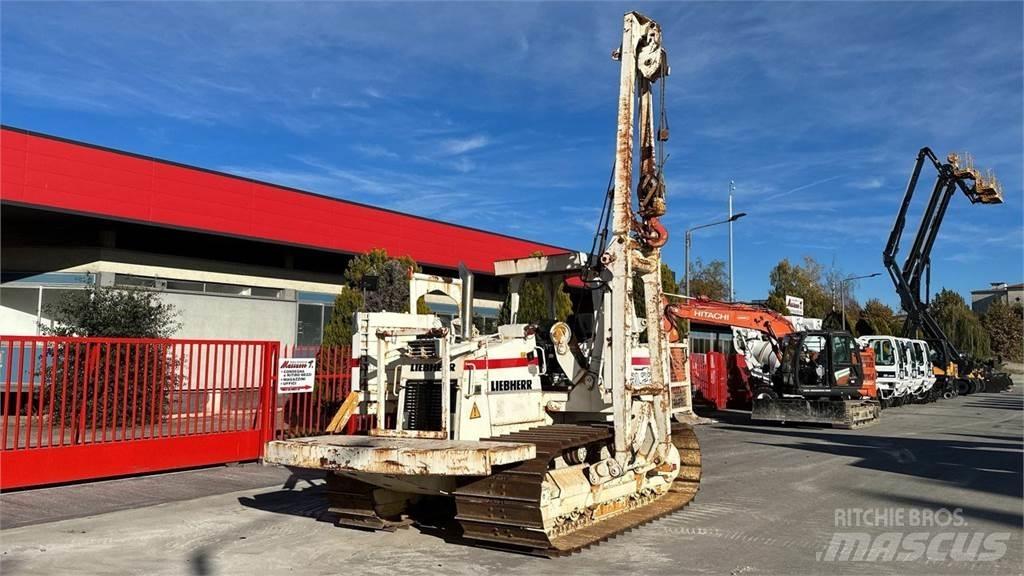 Liebherr RL 22 B 管道設備