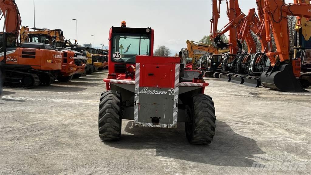 Merlo P38.13 伸縮臂操作車