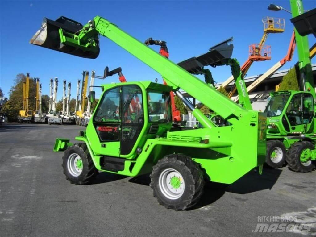Merlo P38.14 伸縮臂操作車