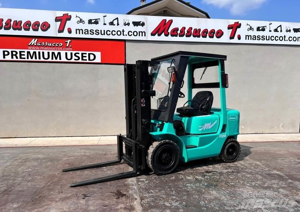 Mitsubishi FD25K 柴油卡車