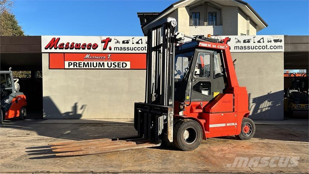 Mora M90 CSE 柴油卡車