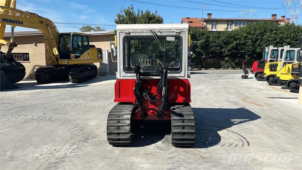 Morooka MK30 刮雪板和犁