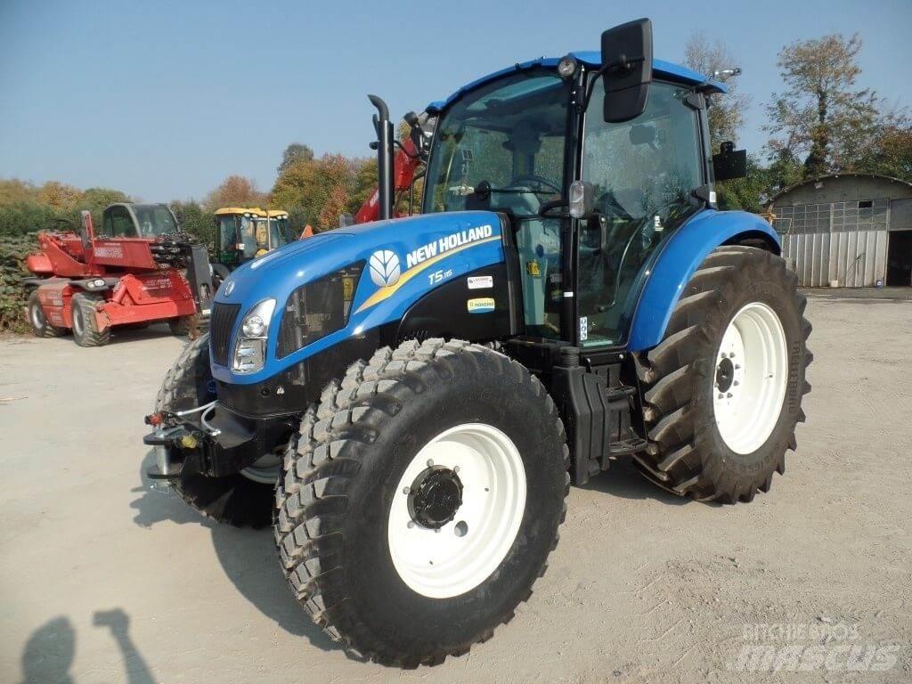 New Holland T5.115 刮雪板和犁