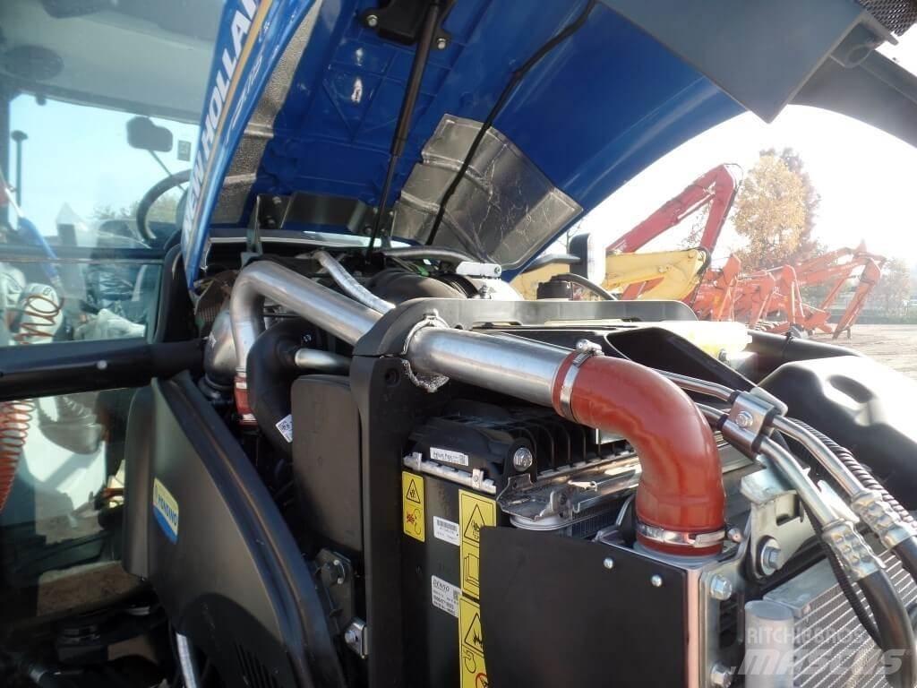 New Holland T5.115 刮雪板和犁