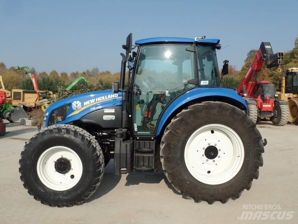 New Holland T5.115 刮雪板和犁