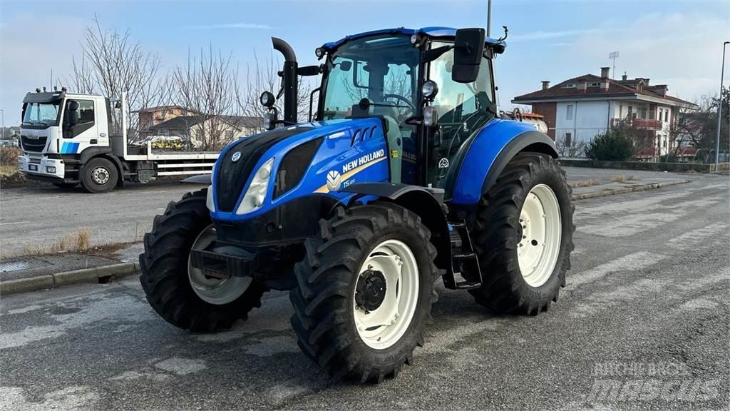 New Holland T5.120 4x4 刮雪板和犁