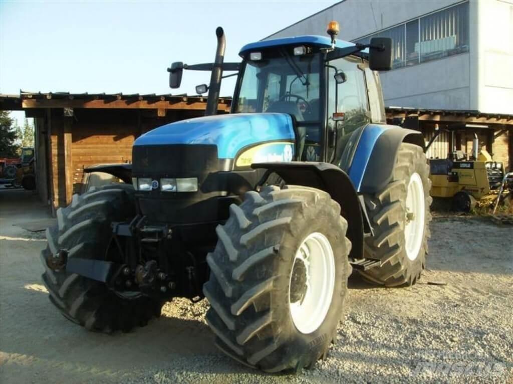 New Holland TM190 刮雪板和犁