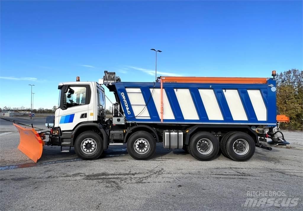 Scania P500 XT 8X4 刮雪板和犁