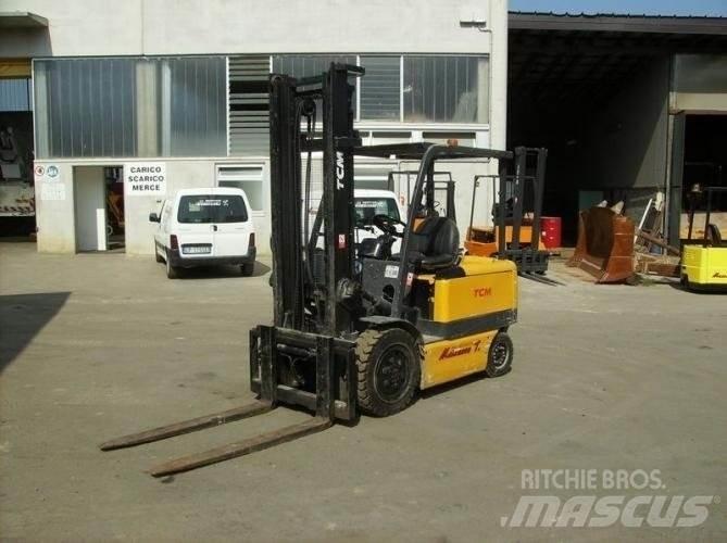 TCM VM400 FB30 電動堆高機