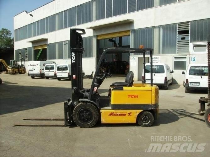 TCM VM400 FB30 電動堆高機