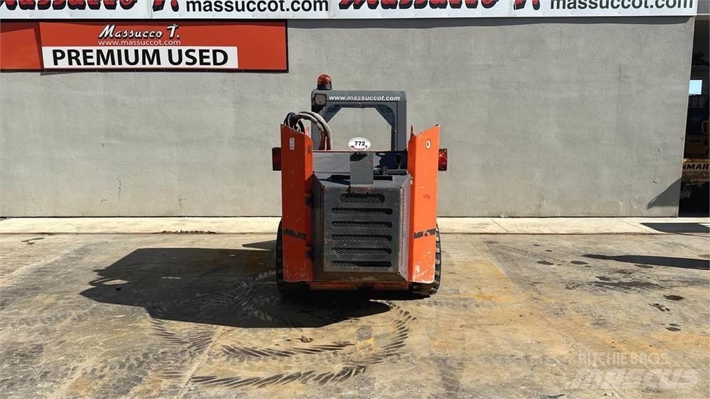 Thomas K680 滑移轉向裝載機
