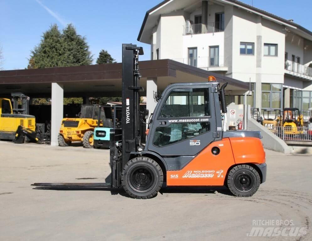 Toyota 40-8FD45N 柴油卡車