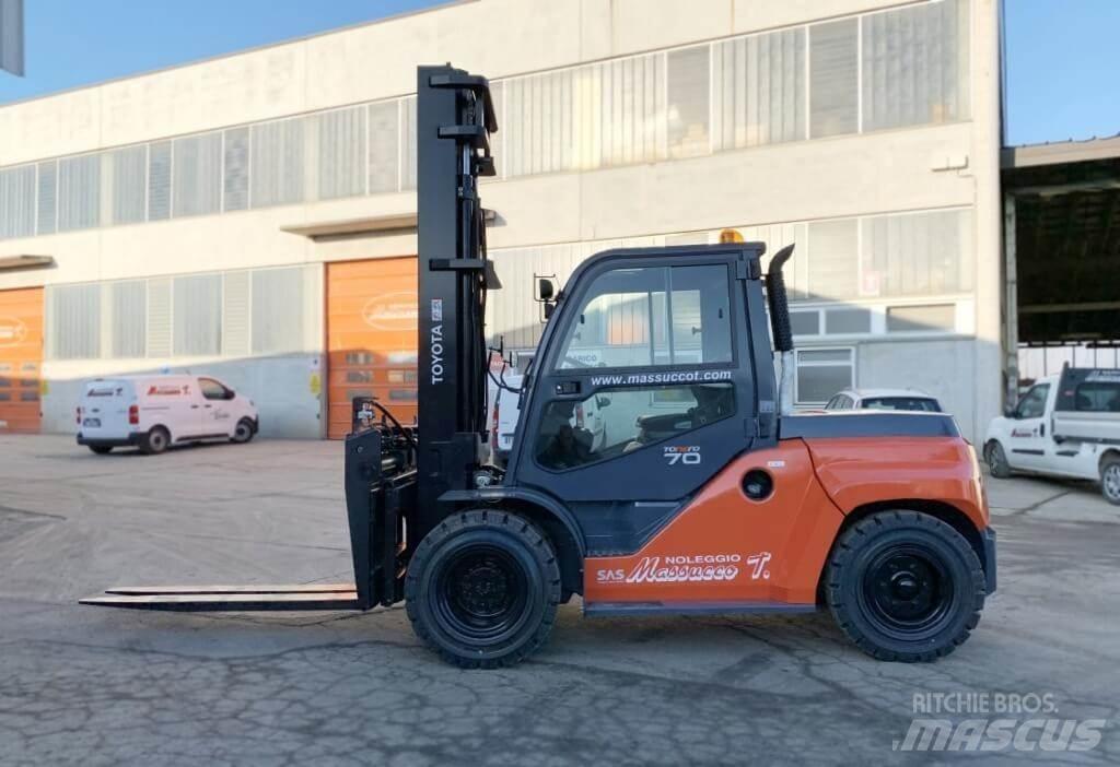 Toyota 40-8FD70N 柴油卡車