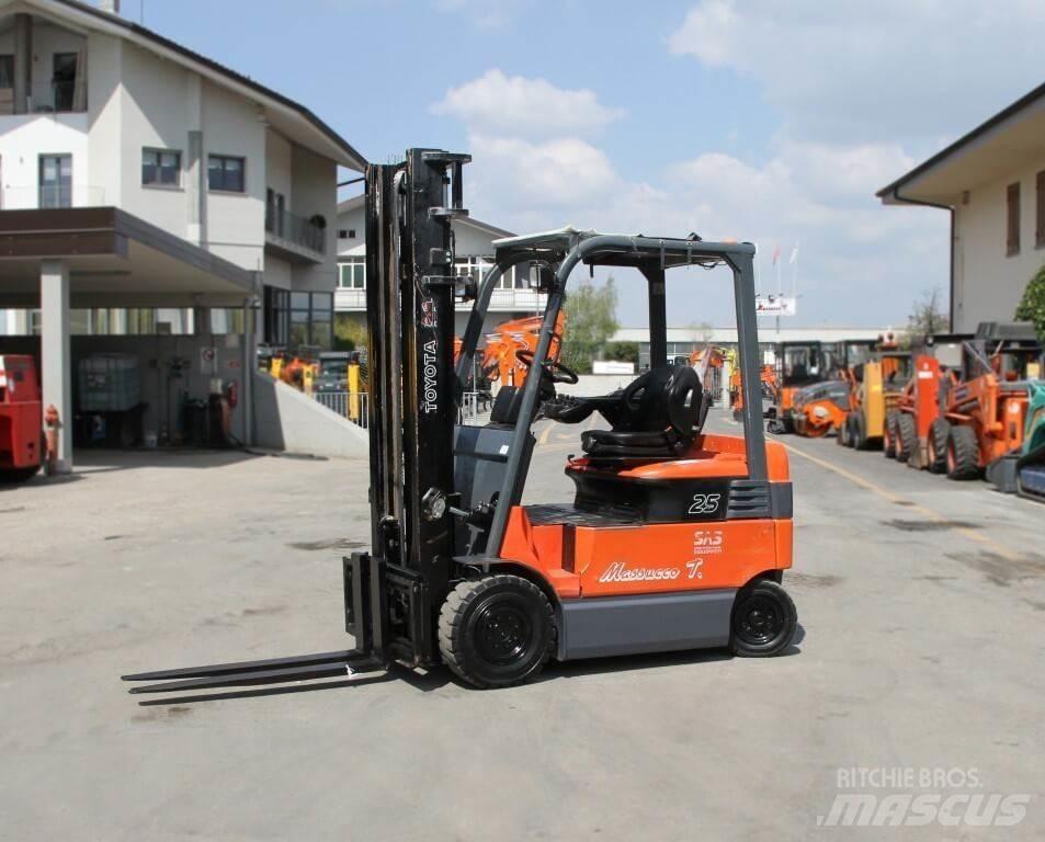 Toyota 7FBMF25 電動堆高機