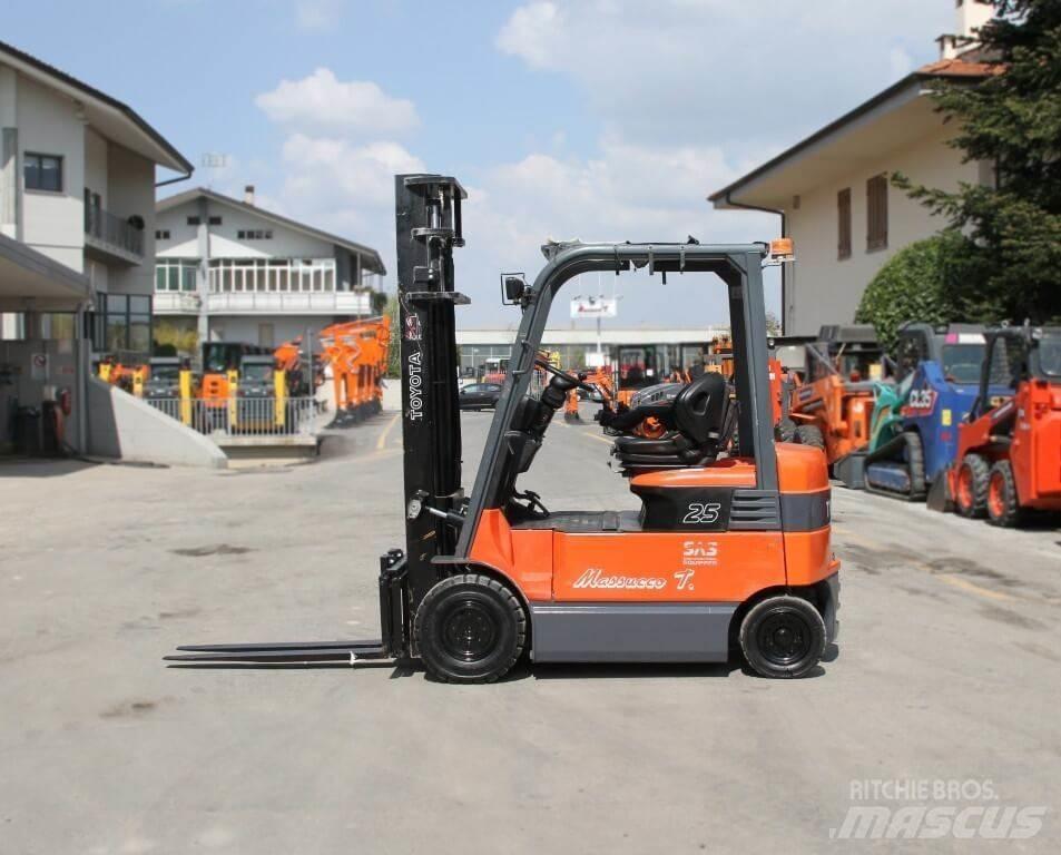 Toyota 7FBMF25 電動堆高機
