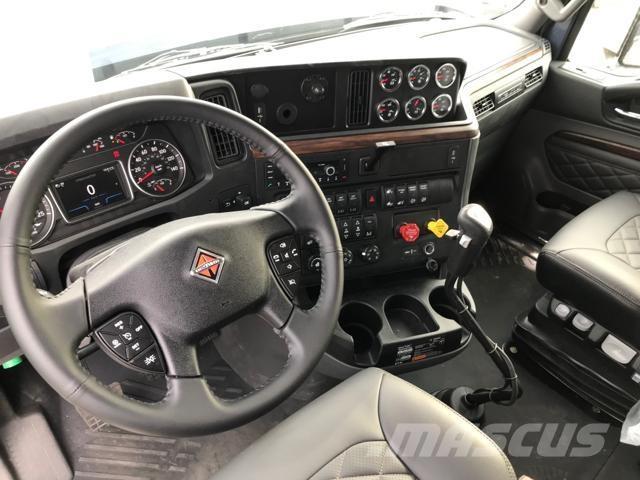 International HX 曳引機組件