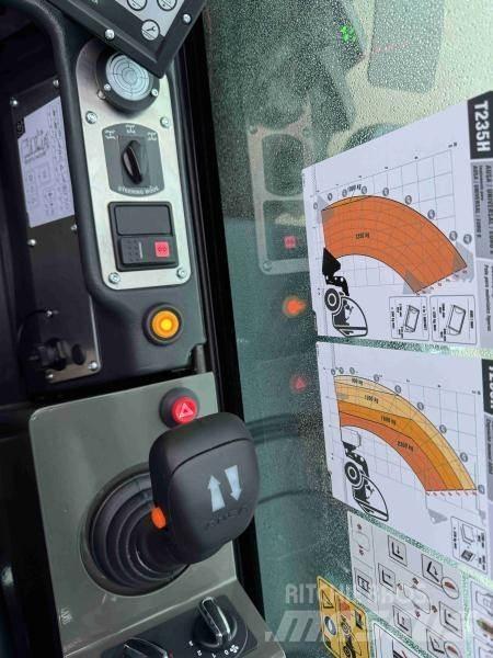 Ausa T235H 伸縮臂操作車