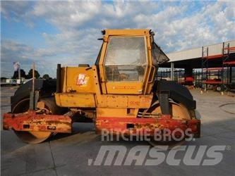 Dynapac cc421 土壤壓實機