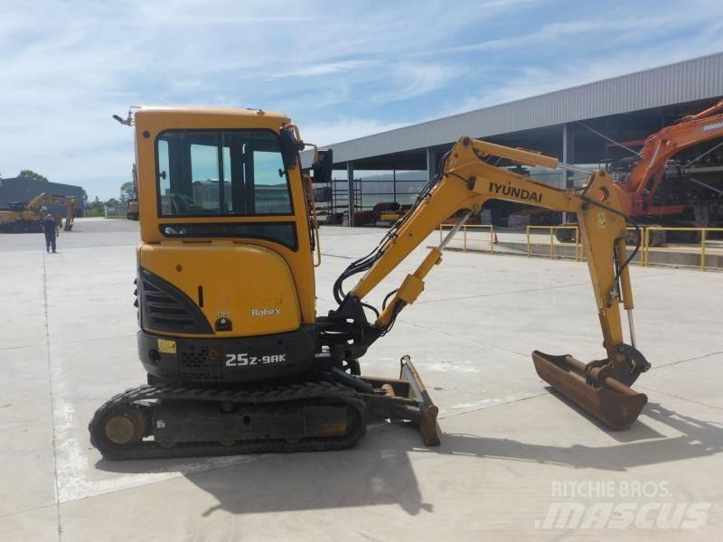Hyundai R25Z-9A 小型挖土機/掘鑿機<7t(小型挖掘機)