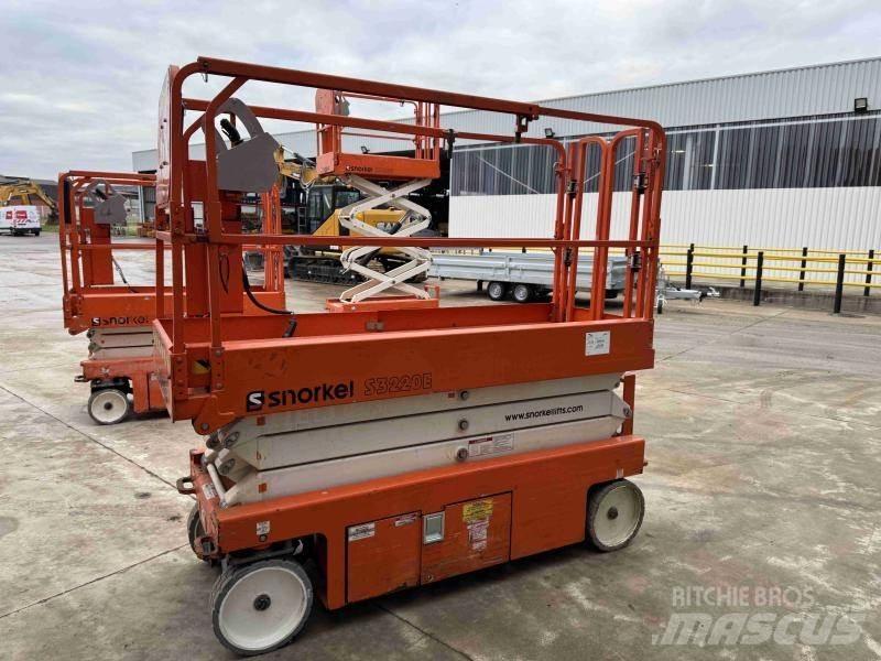 Snorkel SE3220E 曲臂高空作業車