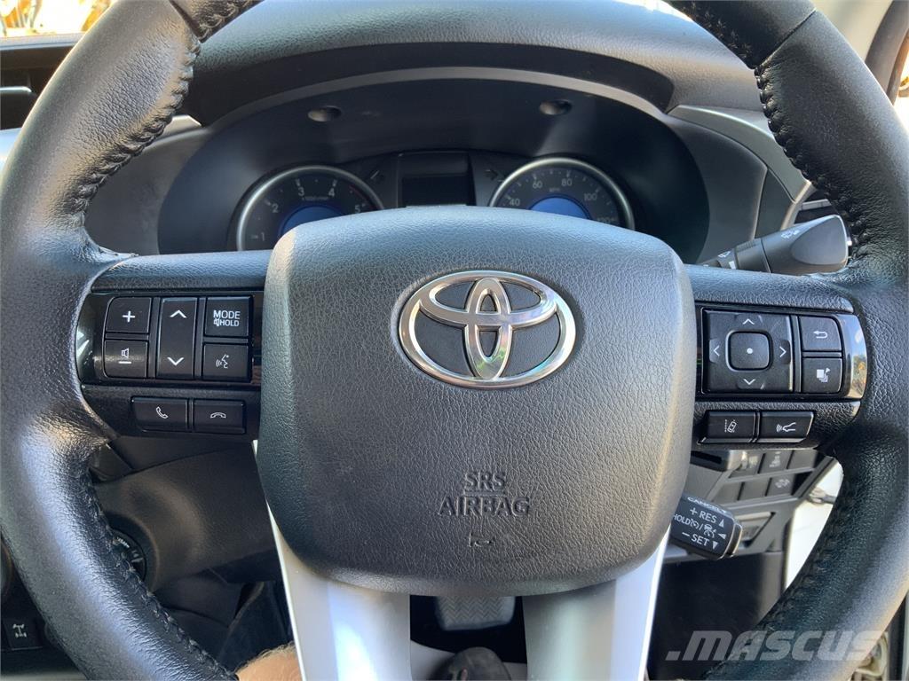Toyota Hilux (ST24384) 其他農業機械