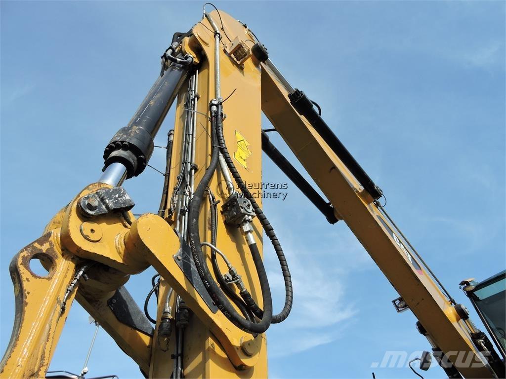 CAT MH3024 廢棄物/工業用操作車