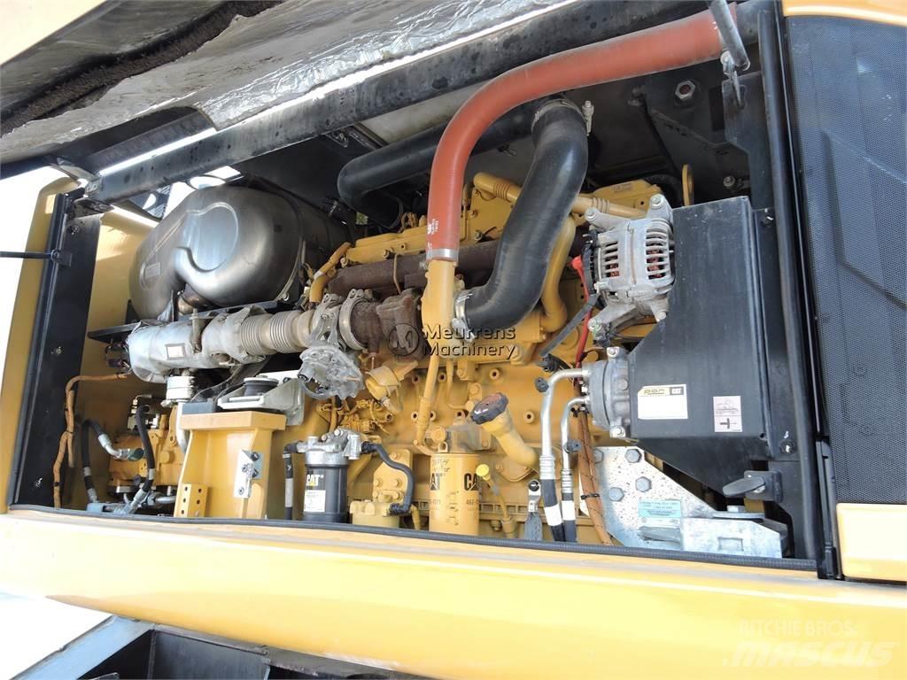 CAT MH3024 廢棄物/工業用操作車