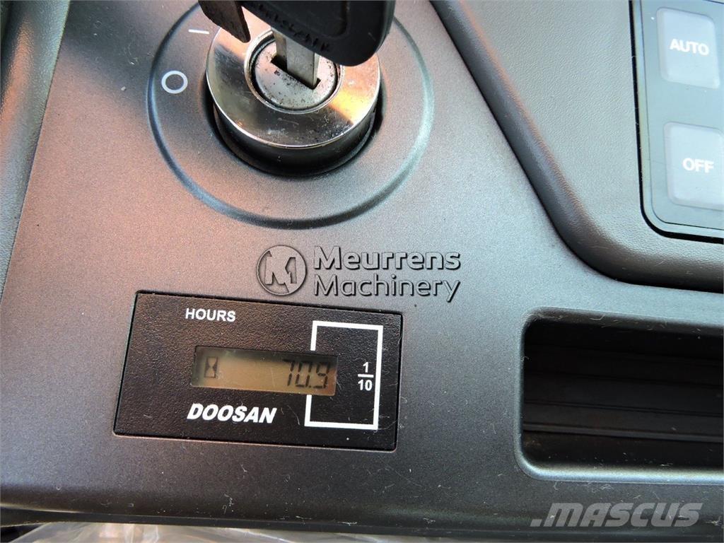 Doosan DX140LC 履帶式 挖土機/掘鑿機/挖掘機