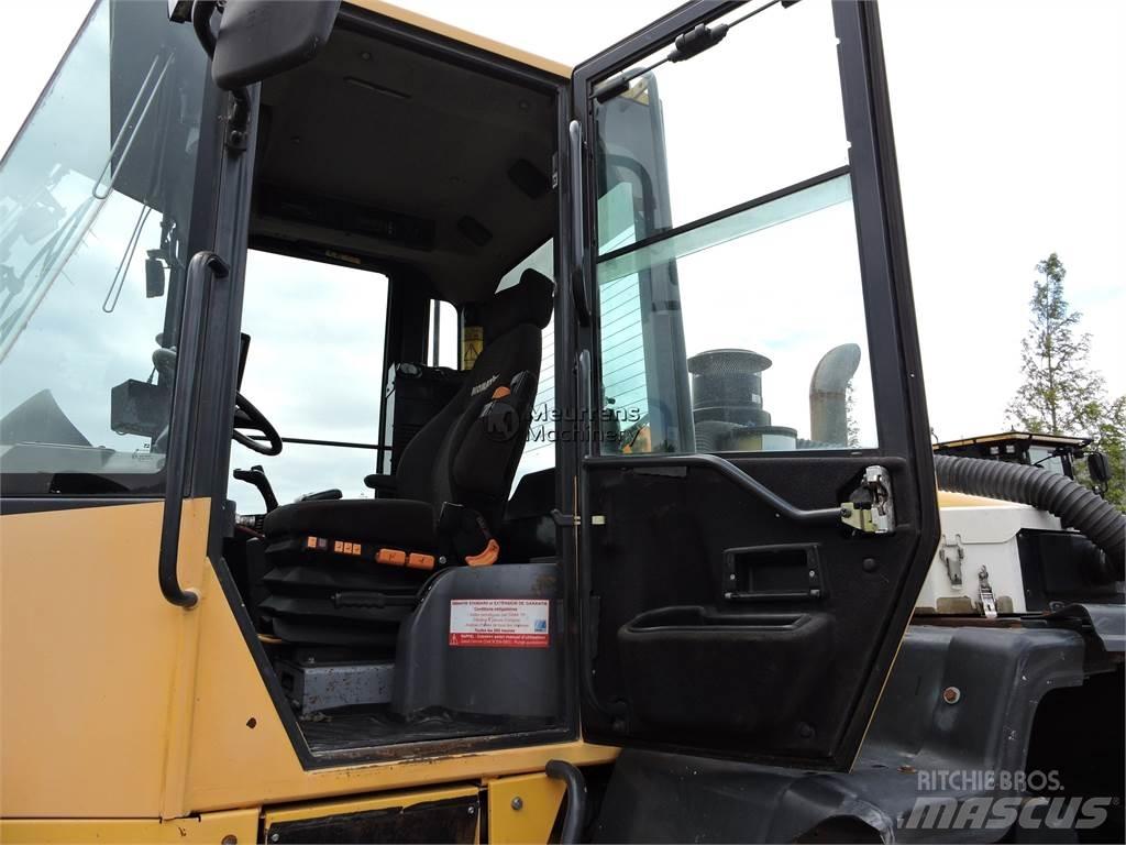 Komatsu WA320 輪胎式裝載機