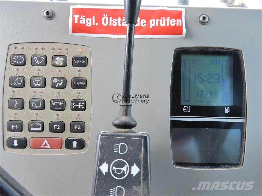 New Holland F106.6A 平土機