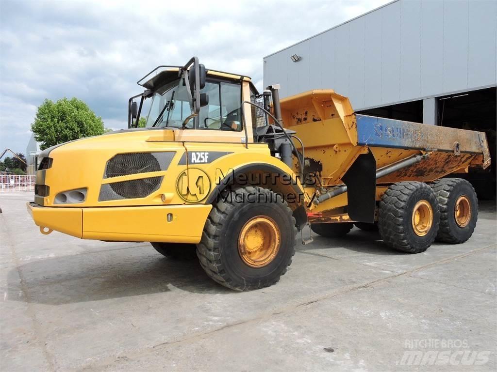 Volvo A25F 鉸接式起吊車