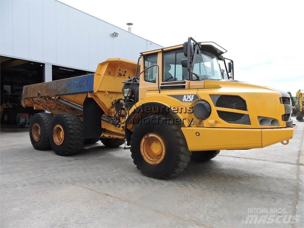 Volvo A25F 鉸接式起吊車