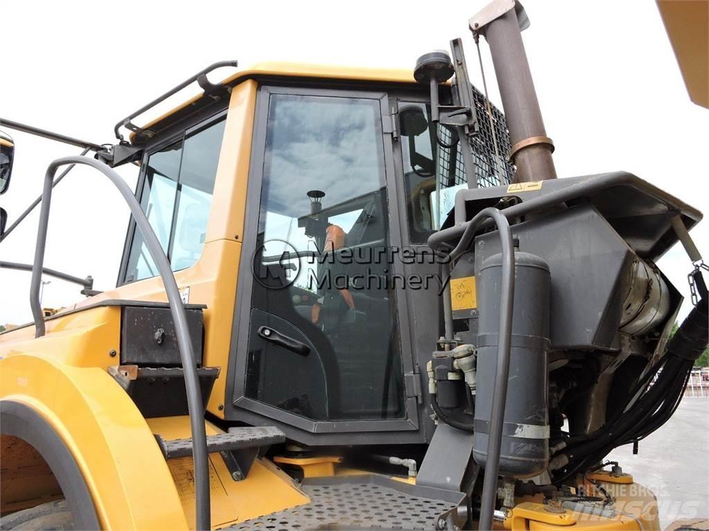 Volvo A25F 鉸接式起吊車
