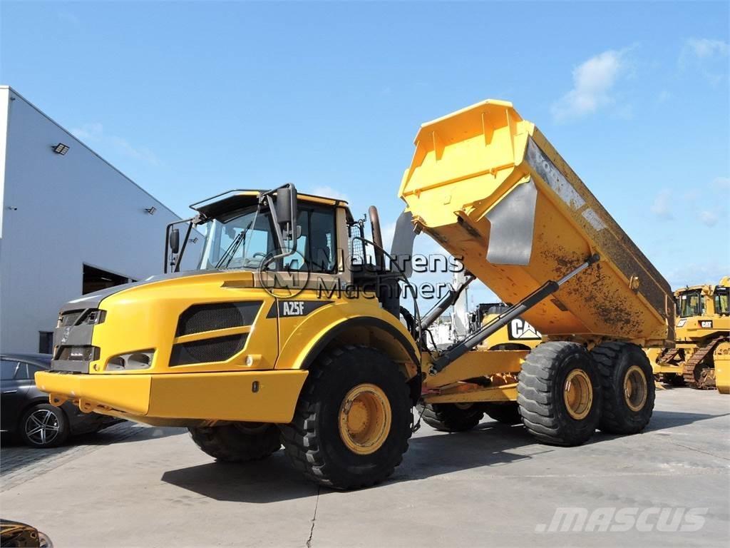 Volvo A25F 鉸接式起吊車