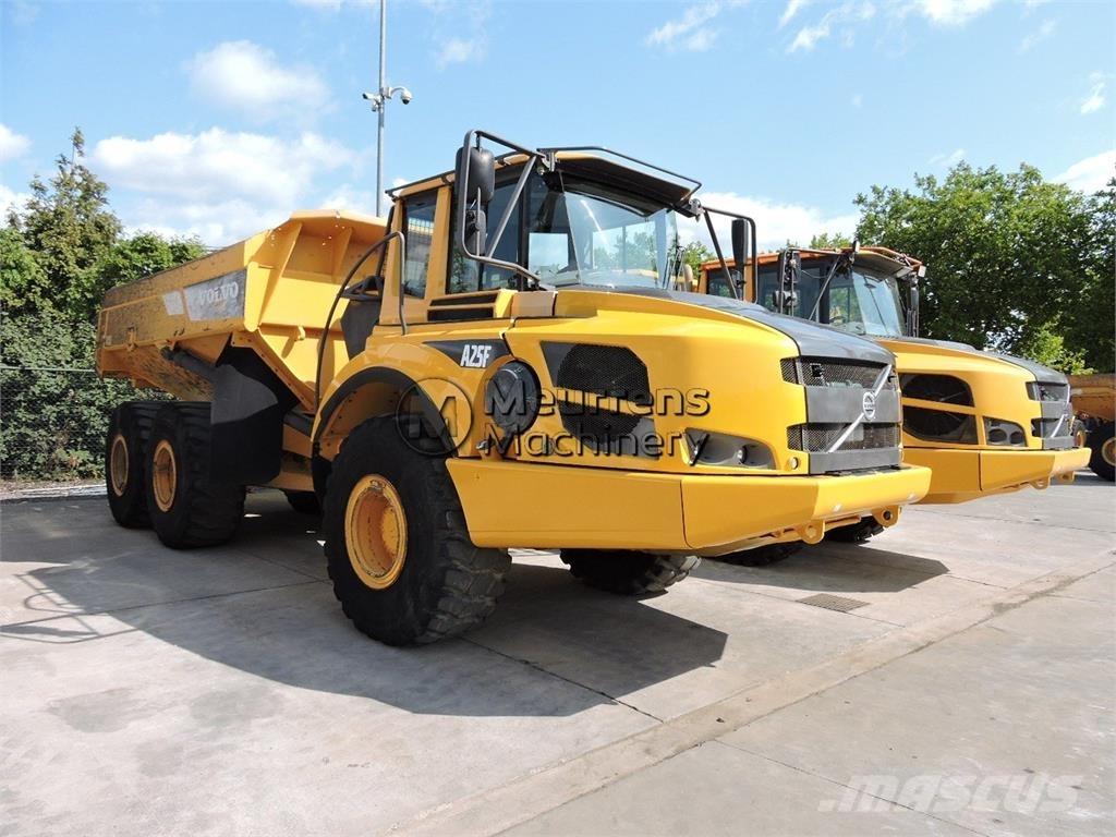 Volvo A25F 鉸接式起吊車