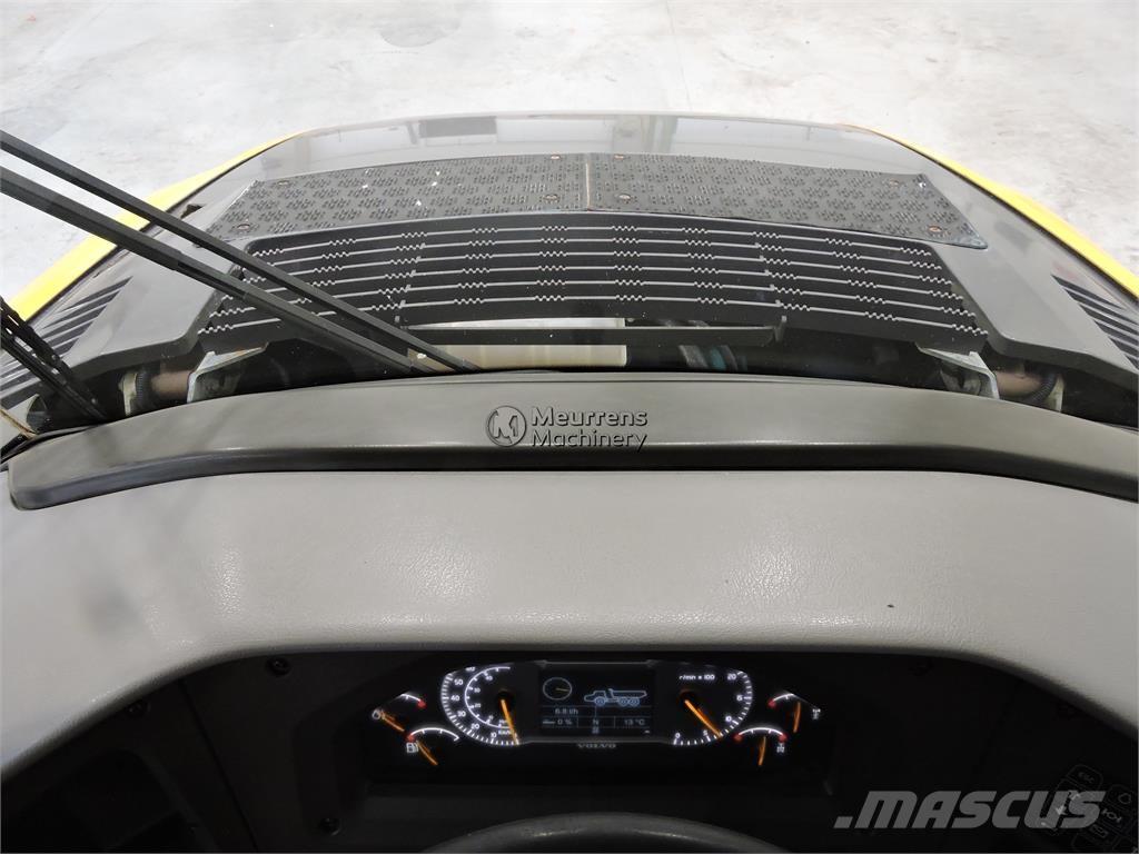 Volvo A30F 鉸接式起吊車