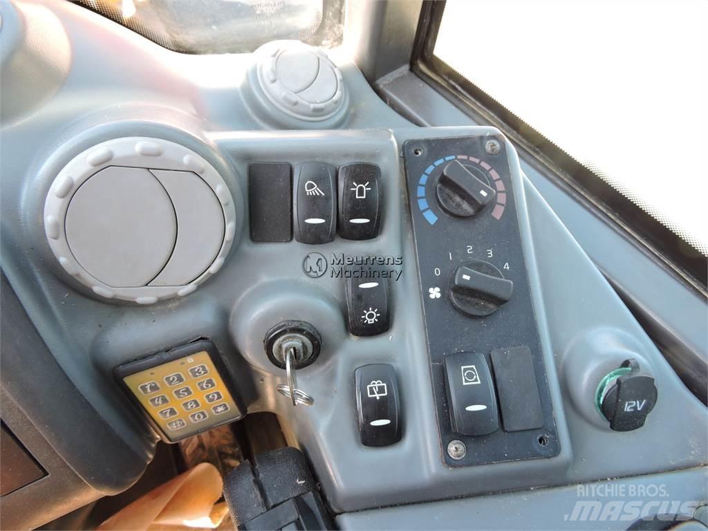 Volvo L25F + FORK 輪胎式裝載機