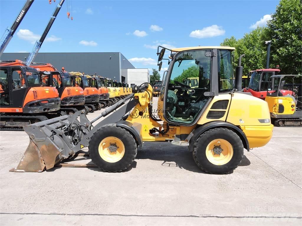 Volvo L25F + FORK 輪胎式裝載機