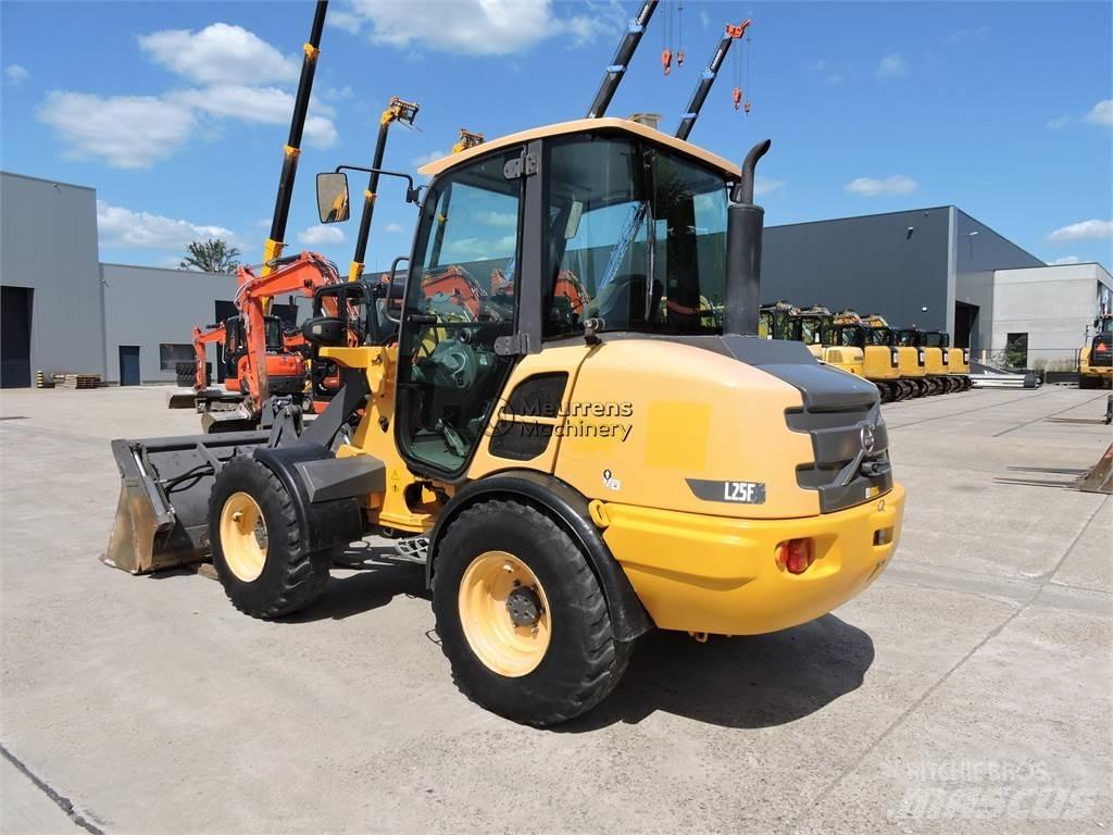 Volvo L25F + FORK 輪胎式裝載機