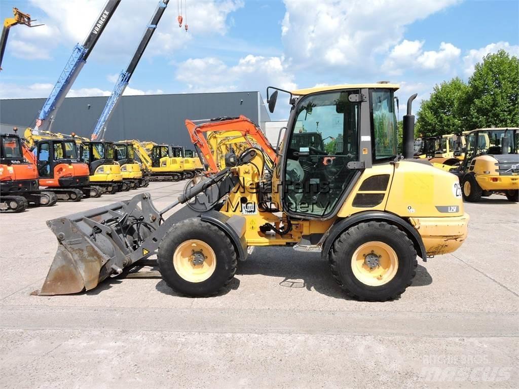 Volvo L25F + FORK 輪胎式裝載機