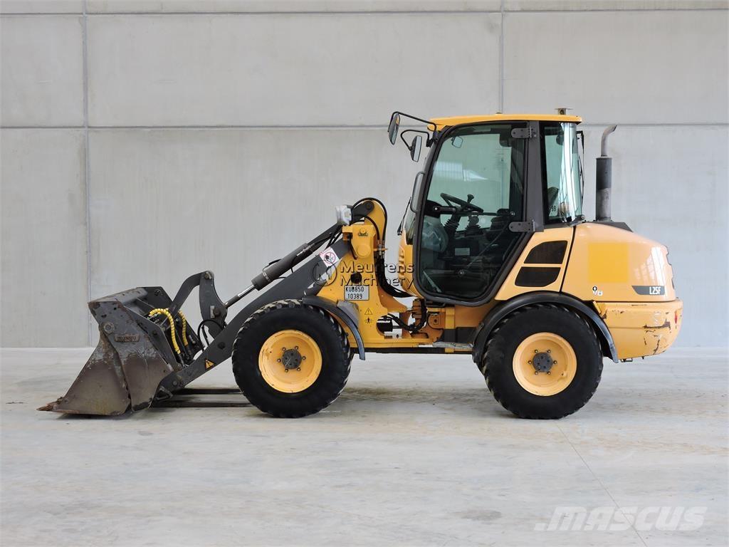 Volvo L25F + FORK 輪胎式裝載機