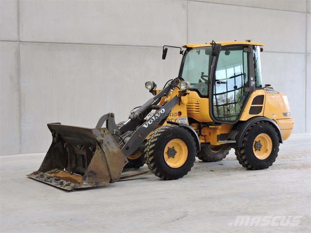 Volvo L25F + FORK 輪胎式裝載機