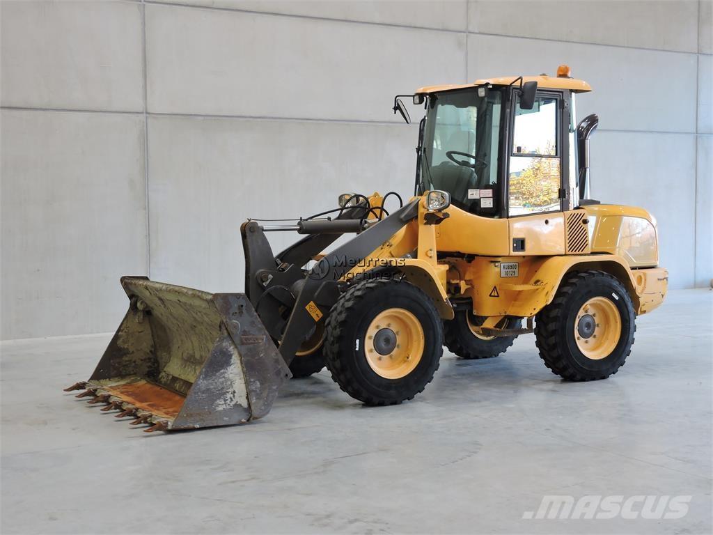 Volvo L30G 輪胎式裝載機