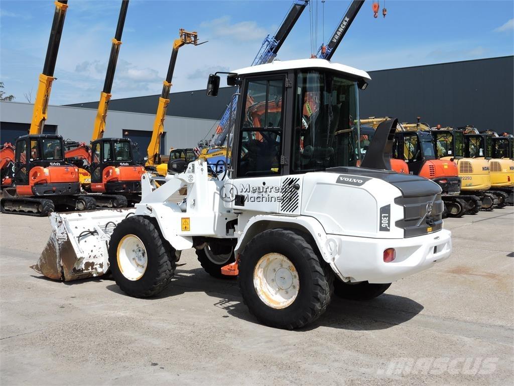 Volvo L30G + FORK 輪胎式裝載機