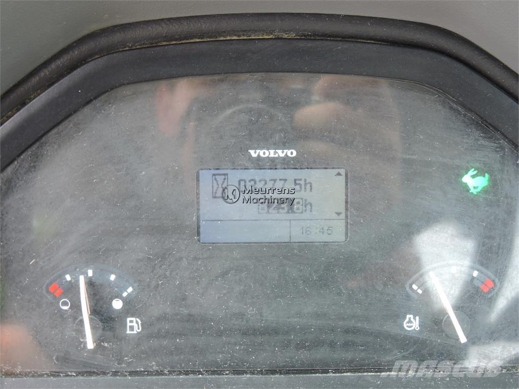 Volvo L30G + FORK 輪胎式裝載機
