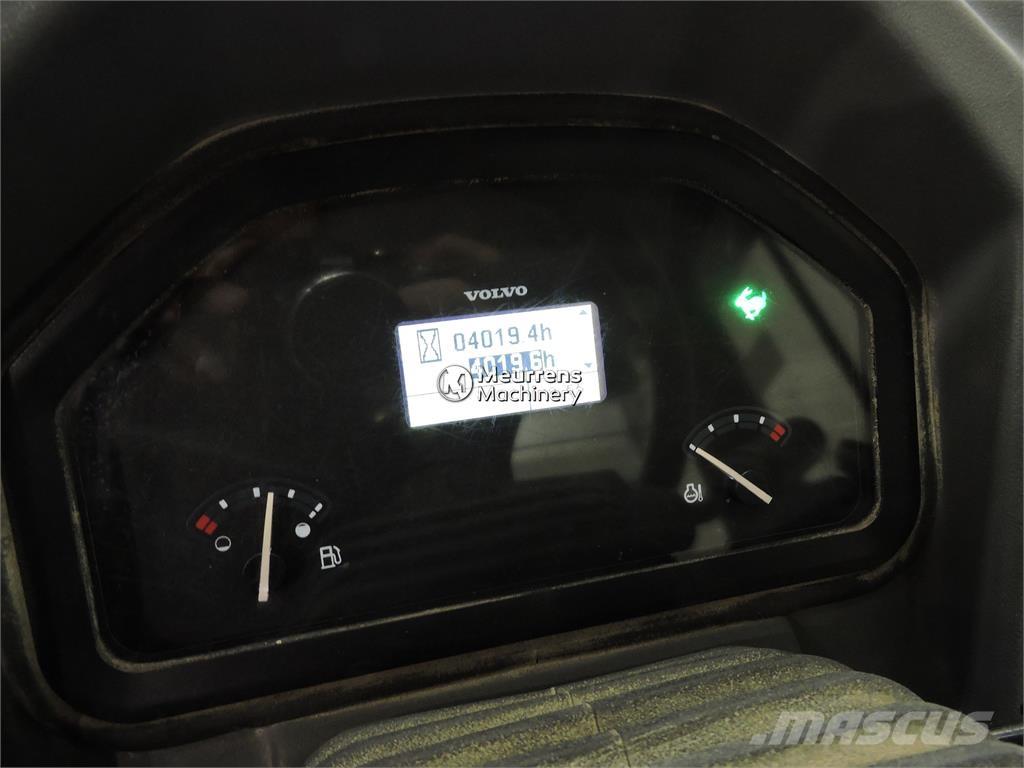 Volvo L30G + FORK 輪胎式裝載機