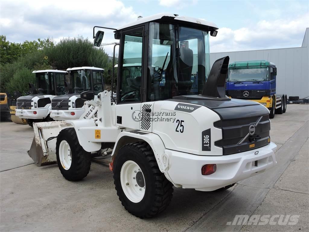 Volvo L30G + FORK 輪胎式裝載機