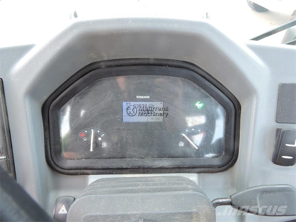 Volvo L30G + FORK 輪胎式裝載機