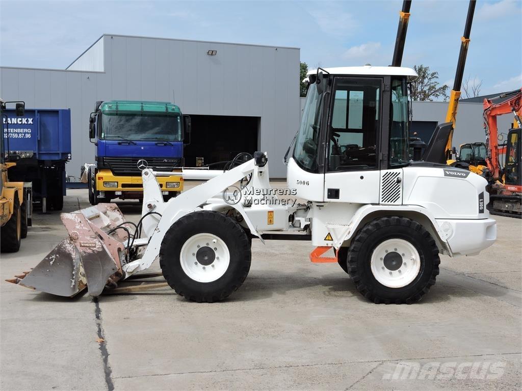 Volvo L30G + FORK 輪胎式裝載機