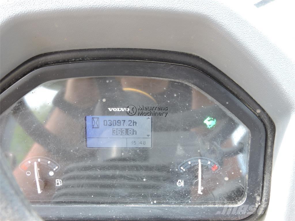 Volvo L30G + FORK 輪胎式裝載機